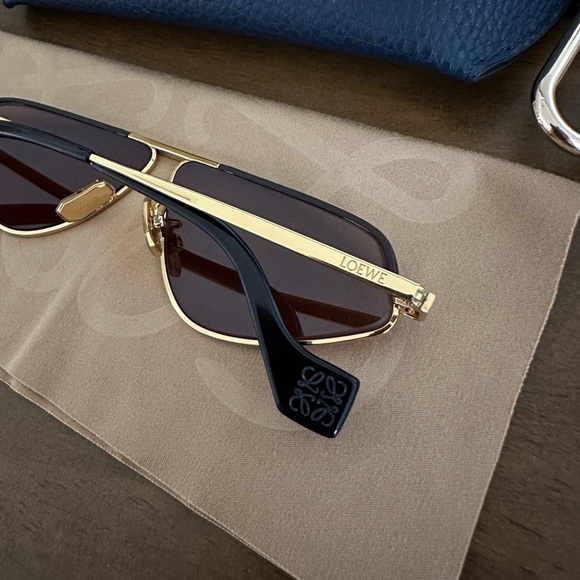 Loewe LW40039U 30E Sunglasses - Picture 4 of 7